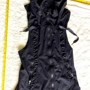 Lululemon windbreaker hooded vest size 8